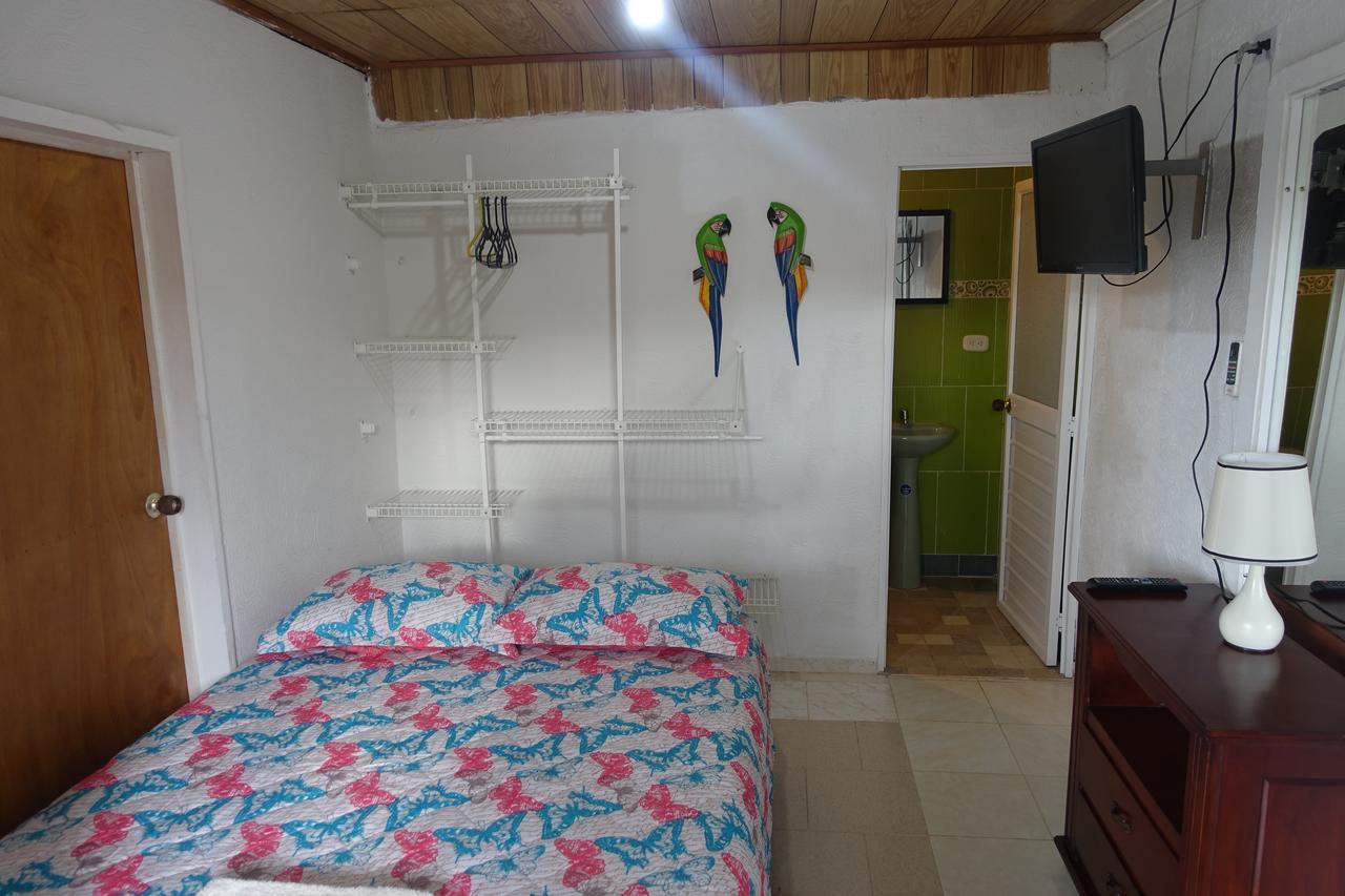 Posada Miss Portia South West Bay Exterior foto